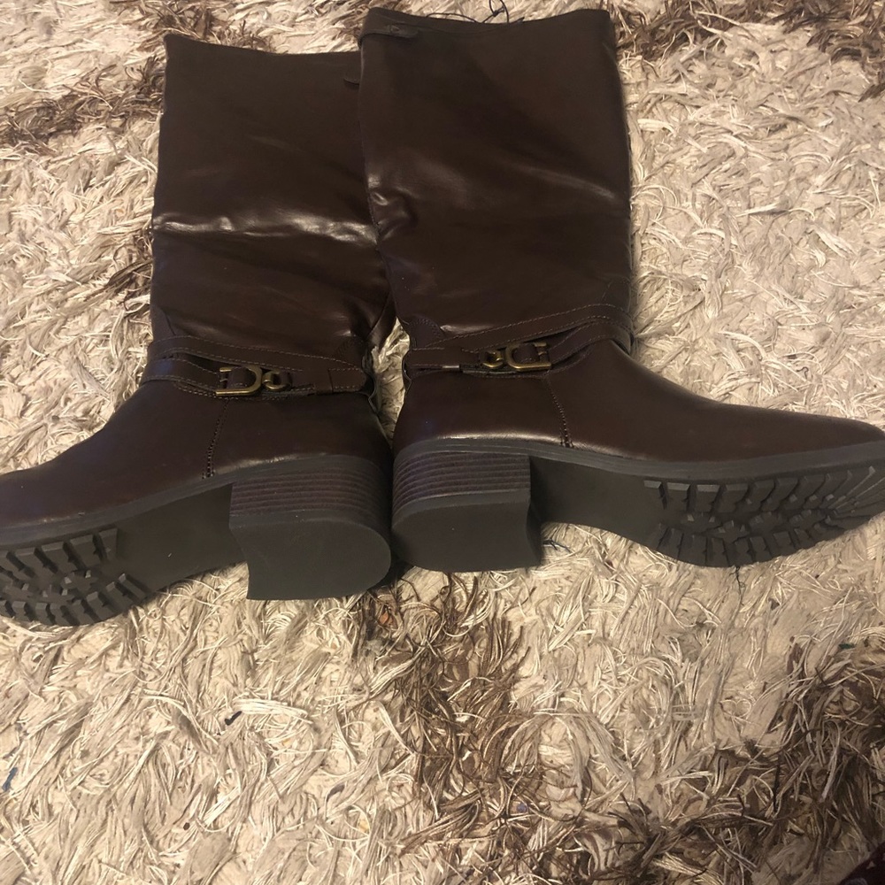 Boots - Picture 2 of 6